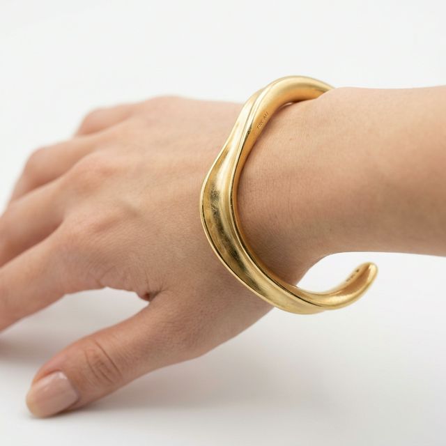 Bracelete dourado minimalista
